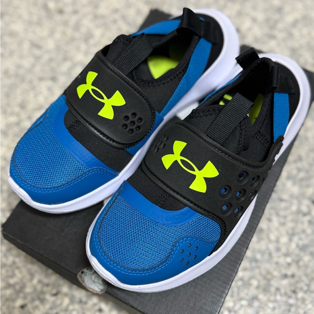 New Under Armour bps run play running shoes - multiple sizes